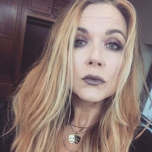 Meet your Posher, Velvet